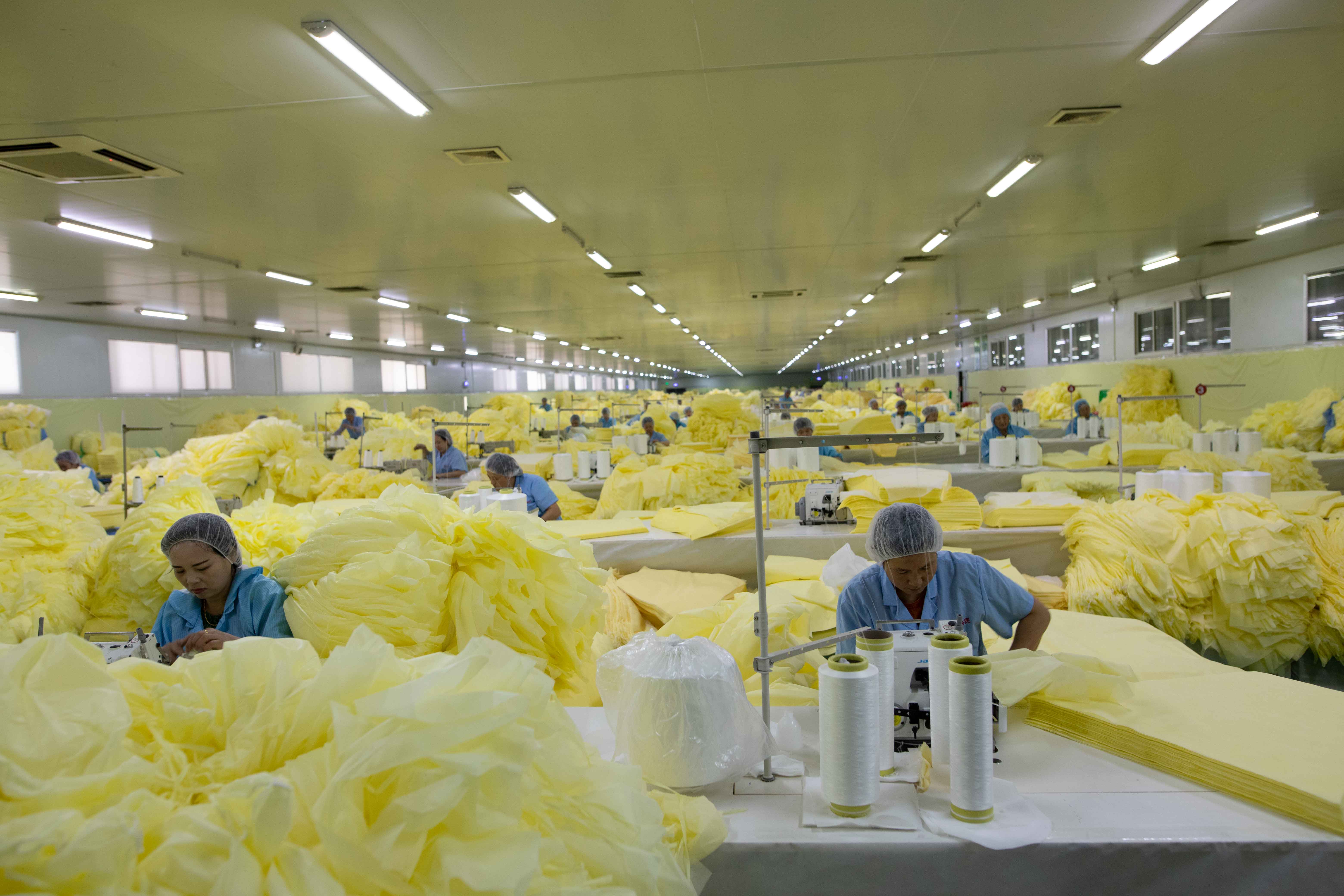 Disposable non woven bed sheet roll